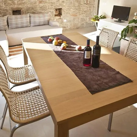 Gracia Apartment