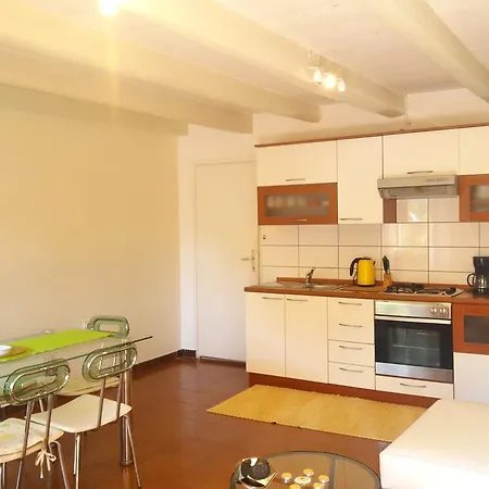 Gracia Apartment